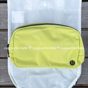 🍋NWT🖤Lululemon Original Everywhere Belt Bag in Lemon Vibe